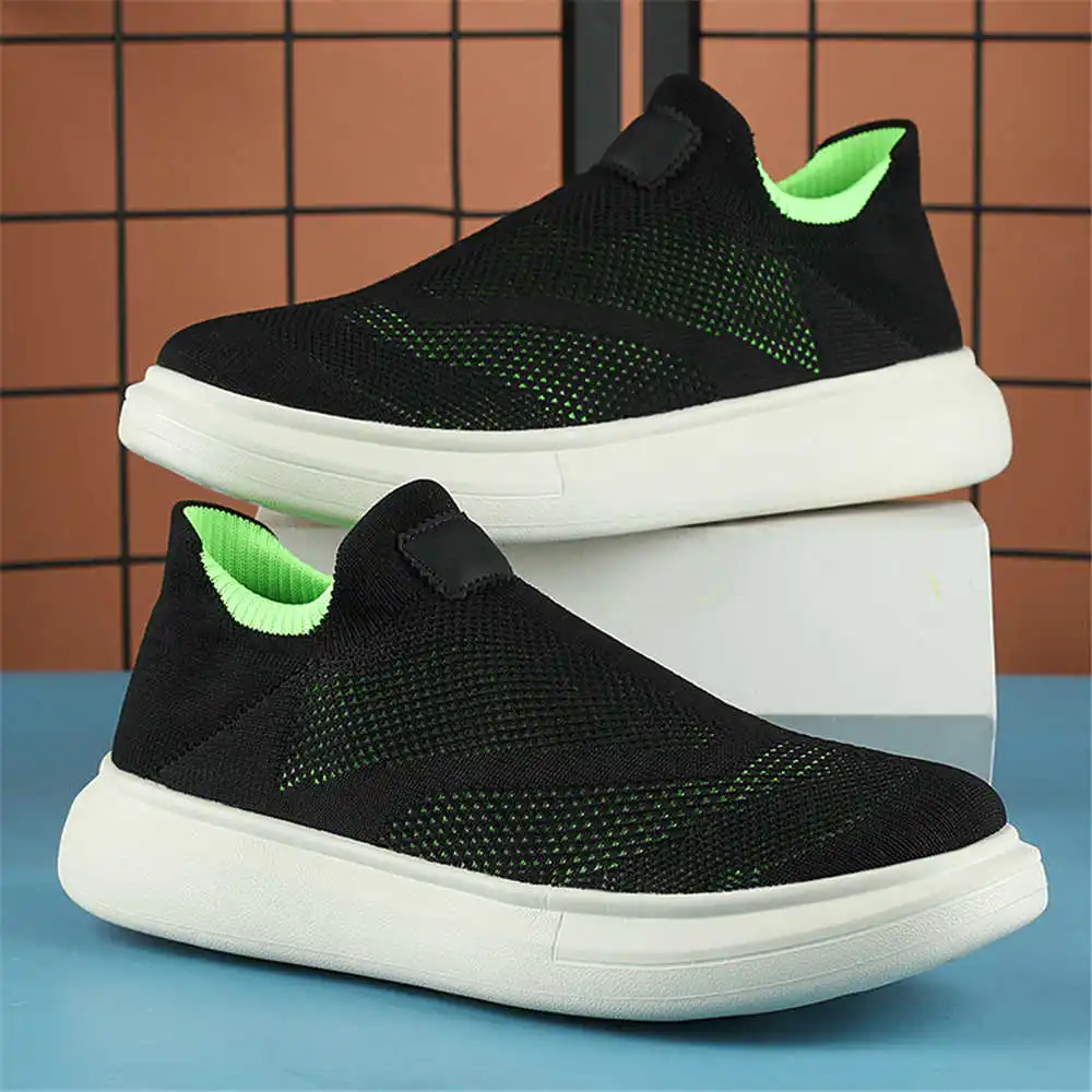 Calze con plateau scarpe marro - Classic Tech Office Number recensione e prezzo